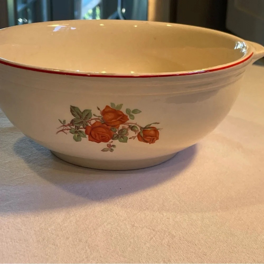 Vintage Casserole Dish Round Covered.Ceramic Made In USA.Universal Cambridge